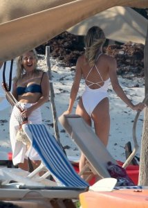 Candice Swanepoel Sexy TheFappeningBlog.com 13.jpg