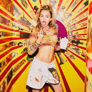 Miley Cyrus Nude Sexy - TheFappeningBlog.com 4.jpg