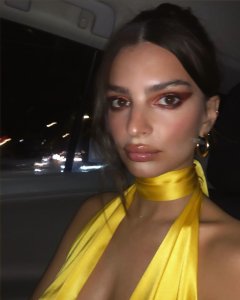 Emily Ratajkowski Sexy TheFappeningBlog.com 1.jpg