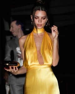 Emily Ratajkowski Sexy TheFappeningBlog.com 4.jpg