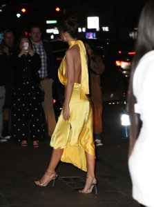 Emily Ratajkowski Sexy TheFappeningBlog.com 10.jpg