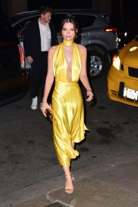 Emily Ratajkowski Sexy TheFappeningBlog.com 13.jpg