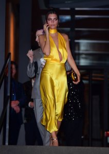 Emily Ratajkowski Sexy TheFappeningBlog.com 19.jpg