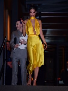 Emily Ratajkowski Sexy TheFappeningBlog.com 22.jpg