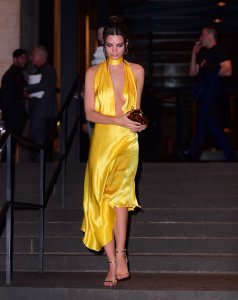 Emily Ratajkowski Sexy TheFappeningBlog.com 26.jpg