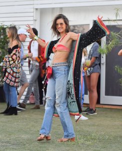 Alessandra Ambrosio Sexy Photos TheFappeningBlog.com 33.jpg