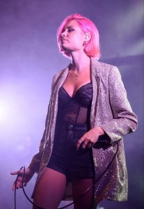 Nina Nesbitt Sexy TheFappeningBlog.com 10.jpg