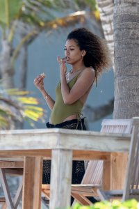 Cora Gauthier Sexy TheFappeningBlog.com 33.jpg