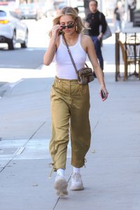 Delilah Hamlin Braless TheFappeningBlog.com 5.jpg