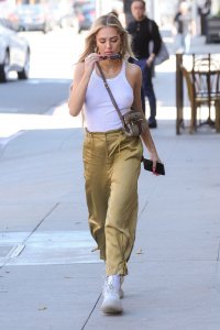 Delilah Hamlin Braless TheFappeningBlog.com 6.jpg