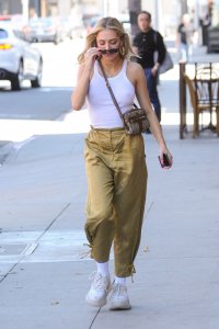 Delilah Hamlin Braless TheFappeningBlog.com 9.jpg