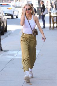 Delilah Hamlin Braless TheFappeningBlog.com 8.jpg