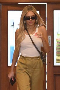 Delilah Hamlin Braless TheFappeningBlog.com 21.jpg