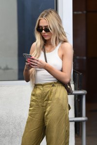 Delilah Hamlin Braless TheFappeningBlog.com 37.jpg