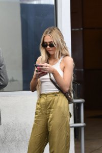 Delilah Hamlin Braless TheFappeningBlog.com 40.jpg