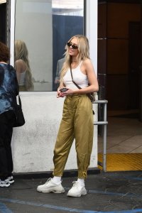 Delilah Hamlin Braless TheFappeningBlog.com 44.jpg