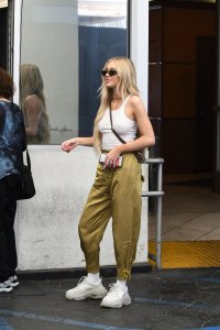 Delilah Hamlin Braless TheFappeningBlog.com 46.jpg