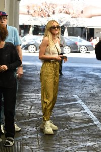 Delilah Hamlin Braless TheFappeningBlog.com 52.jpg