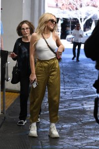Delilah Hamlin Braless TheFappeningBlog.com 53.jpg