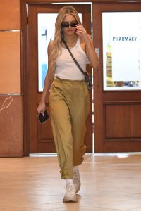 Delilah Hamlin Braless TheFappeningBlog.com 69.jpg