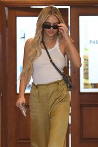 Delilah Hamlin Braless TheFappeningBlog.com 70.jpg