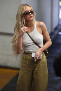 Delilah Hamlin Braless TheFappeningBlog.com 87.jpg