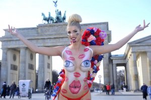 Micaela-Schaefer-Bodypaint-3.jpg