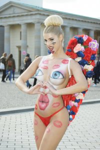 Micaela-Schaefer-Bodypaint-5.jpg