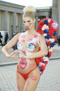 Micaela-Schaefer-Bodypaint-6.jpg