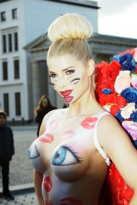 Micaela-Schaefer-Bodypaint-13.jpg