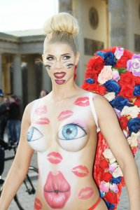 Micaela-Schaefer-Bodypaint-11.jpg