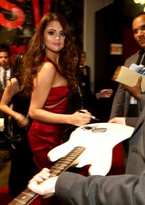 Selena-Gomez-Taylor-Swift-Sexy-9.jpg