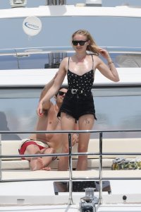 Sophie Turner Sexy - TheFappeningBlog.com 6.jpg
