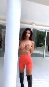Emily Ratajkowski Topless TheFappeningBlog.com 8.jpg