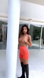Emily Ratajkowski Topless TheFappeningBlog.com 9.jpg