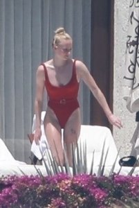 Sophie Turner Sexy  - TheFappeningBlog.com 1.jpg