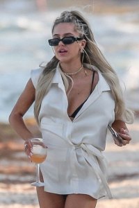 Delilah Belle Hamlin Sexy TheFappeningBlog.com 2.jpg