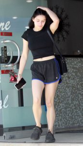 Ariel Winter Braless TheFappeningBlog.com 8.JPG