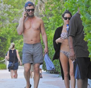 Jennifer Barnet Sexy TheFappeningBlog.com 5.jpg