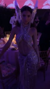 Emily Ratajkowski Sexy TheFappeningBlog.com 10.jpg