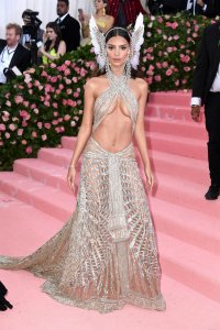 Emily Ratajkowski Sexy TheFappeningBlog.com 2.jpg