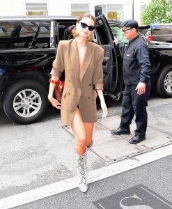 Emily Ratajkowski Braless - TheFappeningBlog.com 7.jpg