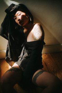 Ney Riven  Nude TheFappeningBlog.com 5.jpg