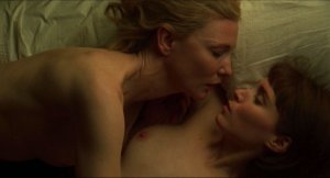 Lesbian-Scene-Rooney-Mara-Cate-Blanchett-10.jpg