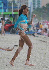 Winnie Harlow Sexy TheFappeningBlog.com 16.jpg