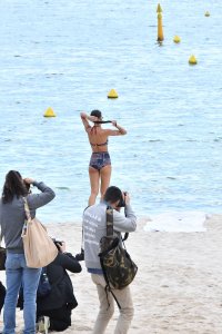 Izabel Goulart Sexy TheFappeningBlog.com 10.jpg