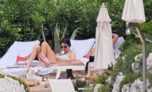 Kendall Jenner Sexy TheFappeningBlog.com 35.jpg