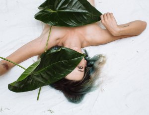 Carly Foulkes Nude10.jpg