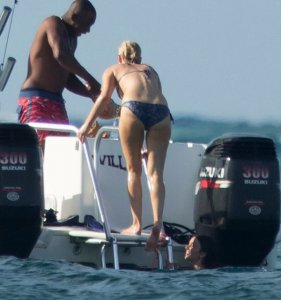 Jennifer Lawrence in a Bikini-1.jpg