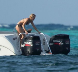 Jennifer Lawrence in a Bikini-9.jpg